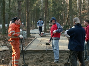 W ramach  Projektu pn. Budowa cigu pieszo  rowerowego pomidzy Tomaszowem Mazowieckim a Spa